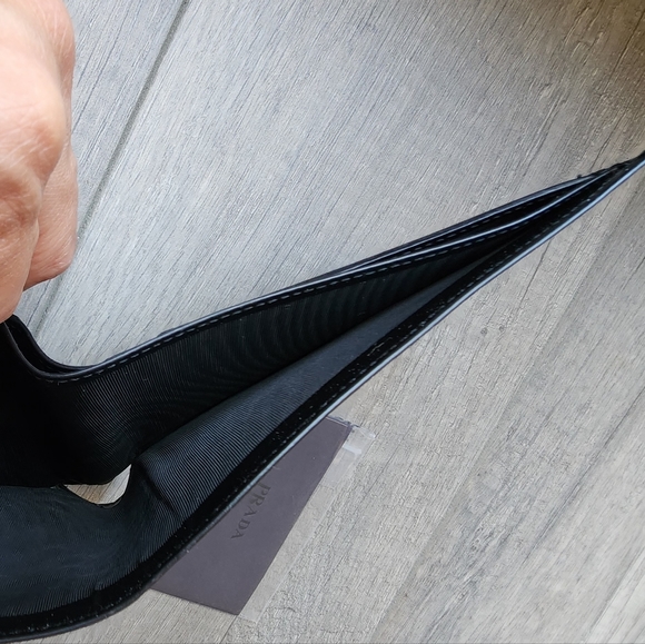 Prada Leather Wallet with COA - Picture 7 of 11